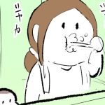 鏡越しにちょこんと出たおでこ