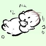 4ヶ月ぷにみがおててをハムハムしながらコロコロしているサムネ